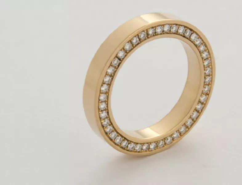 Bague or rouge 42 diamants